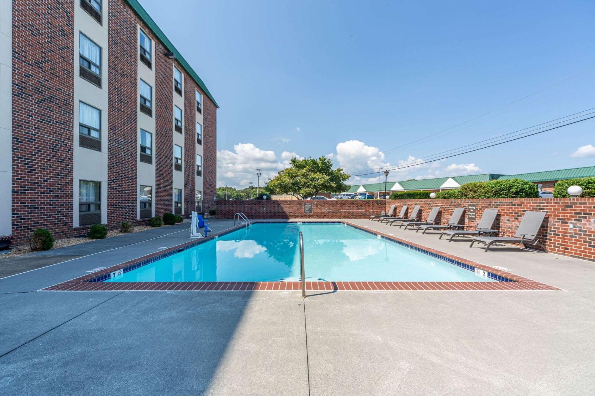 Comfort Inn Aikens Center Martinsburg Exterior photo