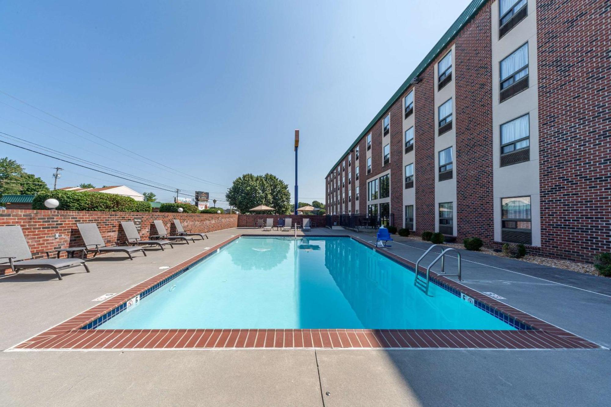 Comfort Inn Aikens Center Martinsburg Exterior photo