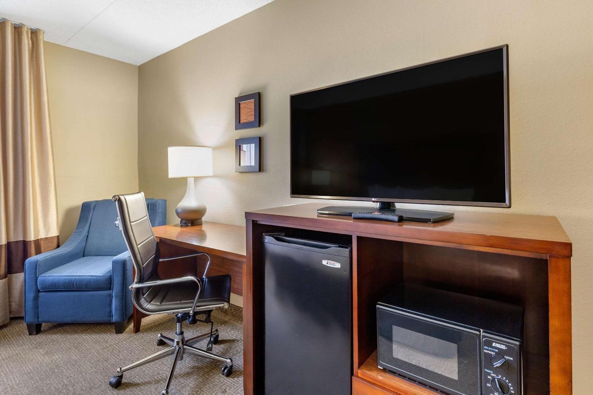 Comfort Inn Aikens Center Martinsburg Exterior photo