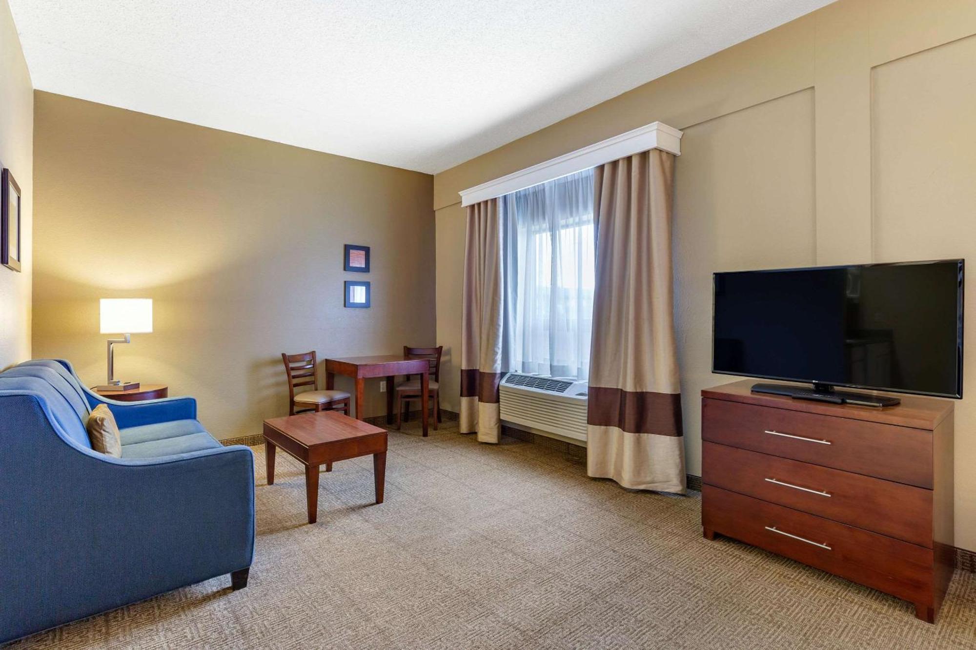 Comfort Inn Aikens Center Martinsburg Exterior photo