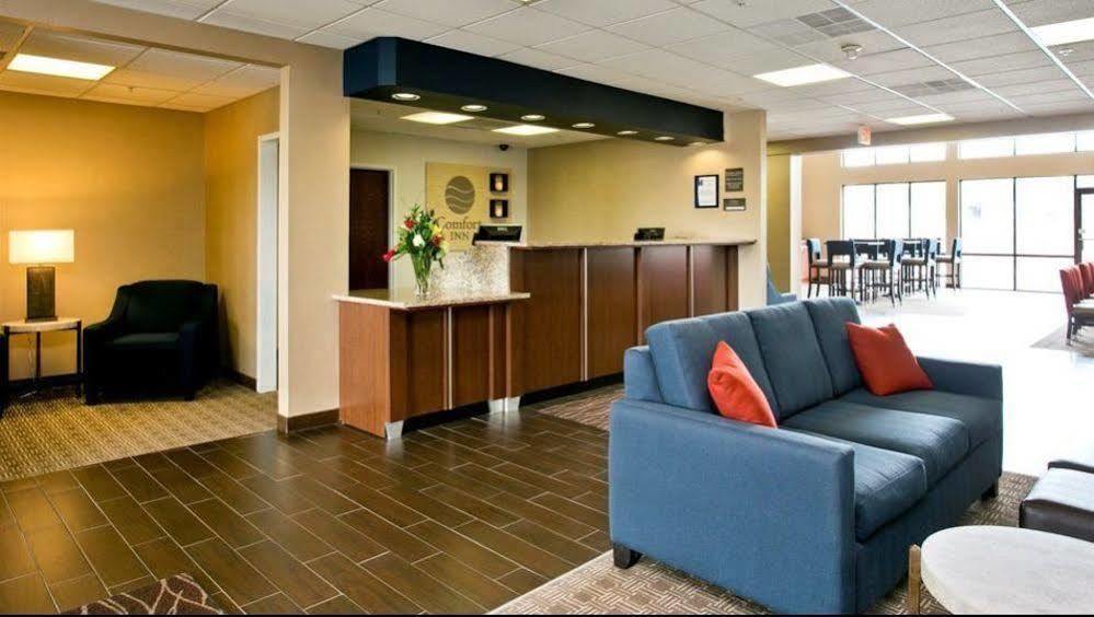Comfort Inn Aikens Center Martinsburg Exterior photo