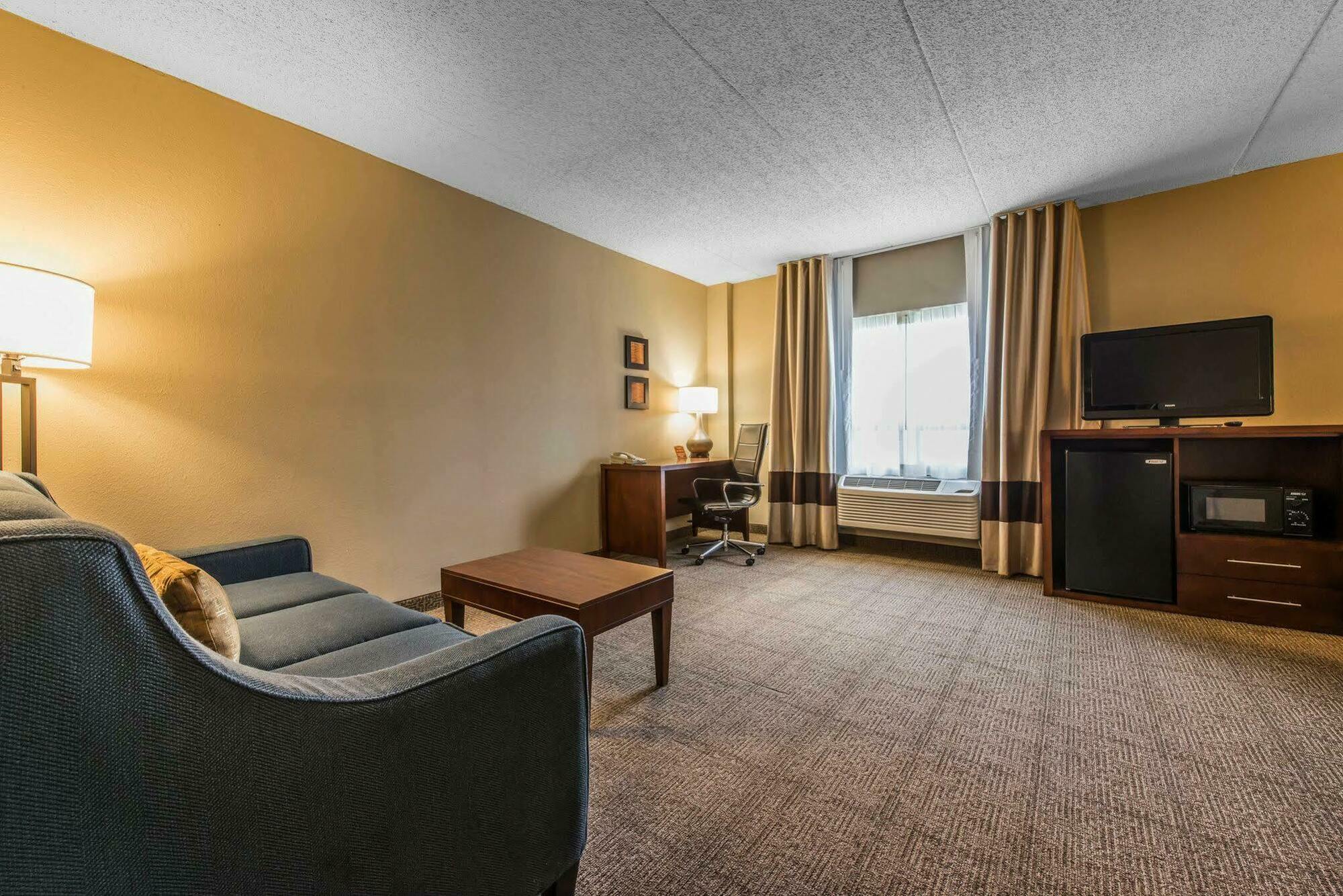 Comfort Inn Aikens Center Martinsburg Exterior photo