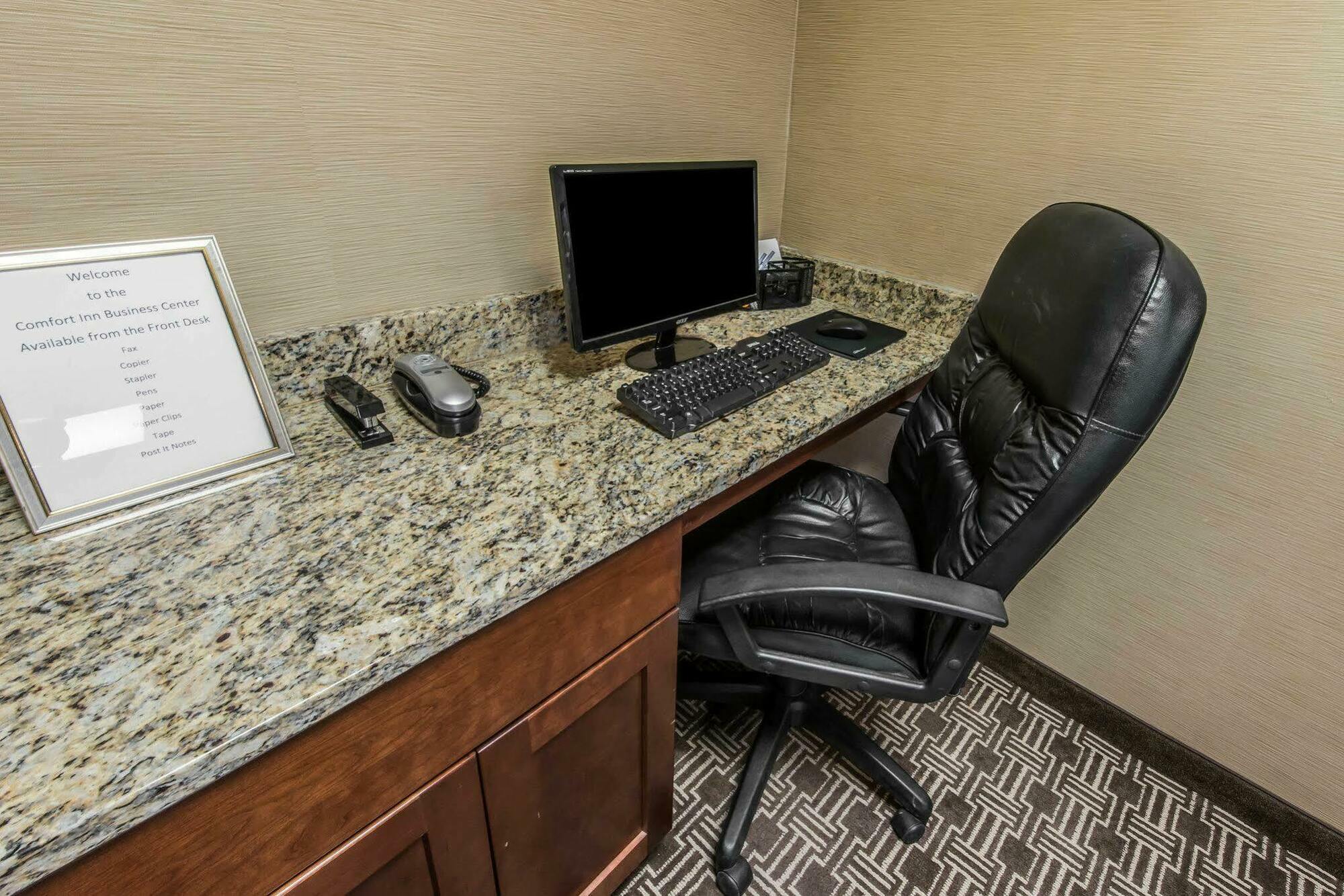Comfort Inn Aikens Center Martinsburg Exterior photo